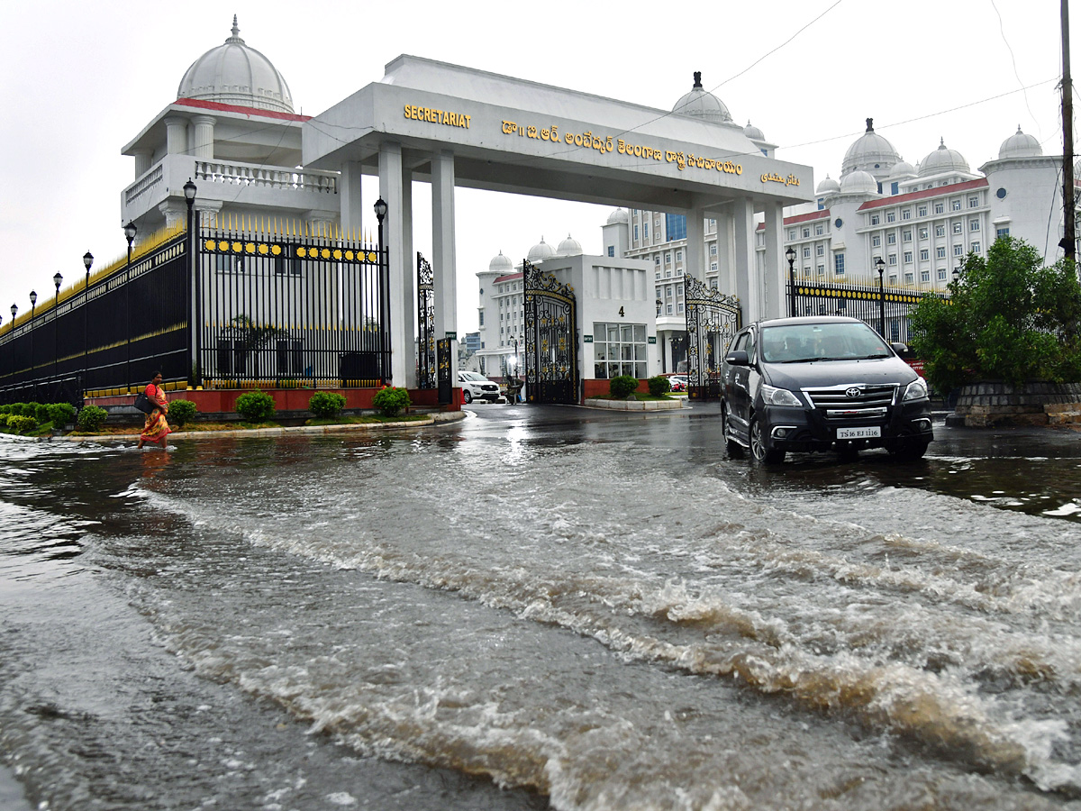 Heavy rains lash Hyderabad Photos20