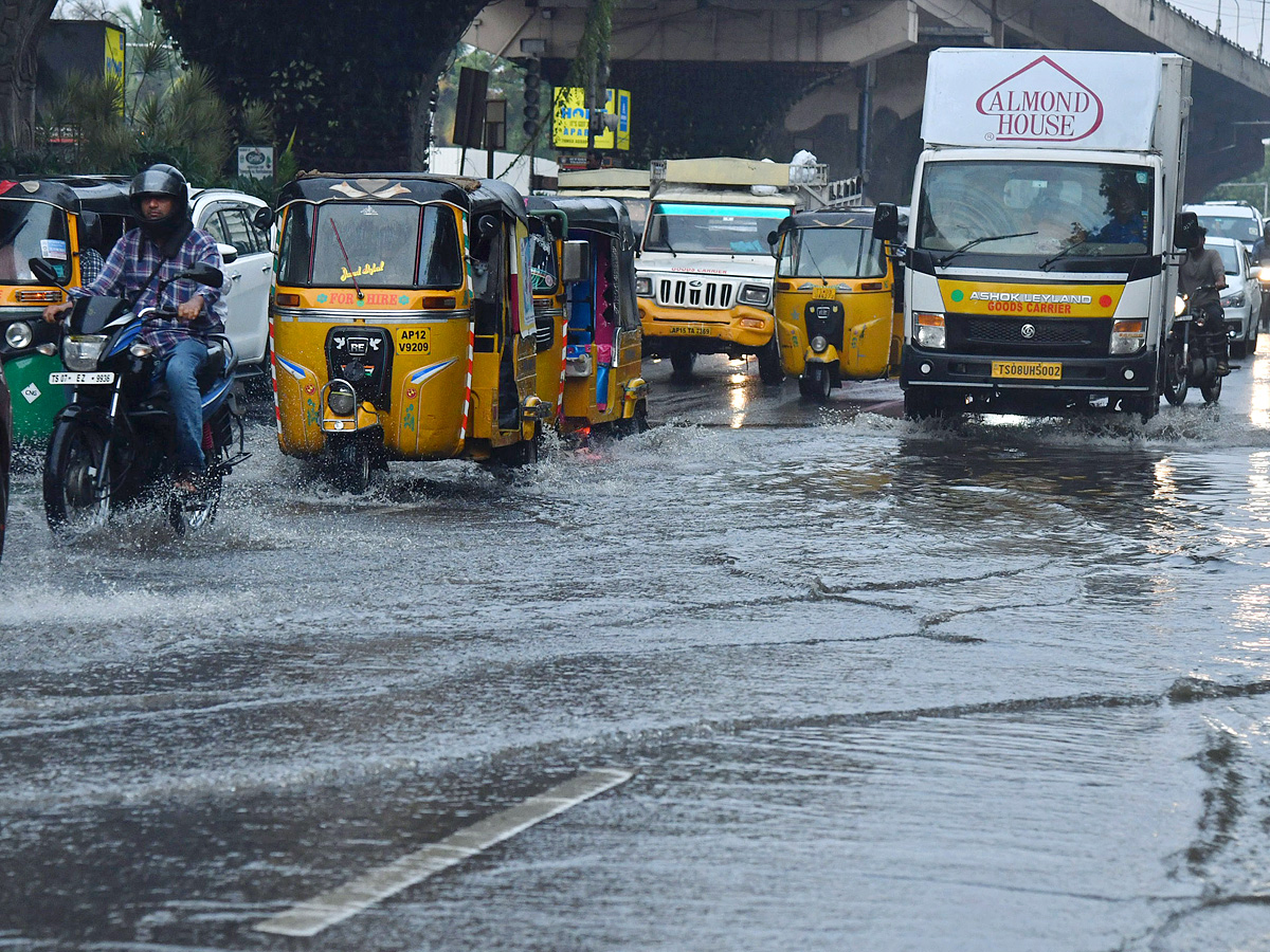 Heavy rains lash Hyderabad Photos21