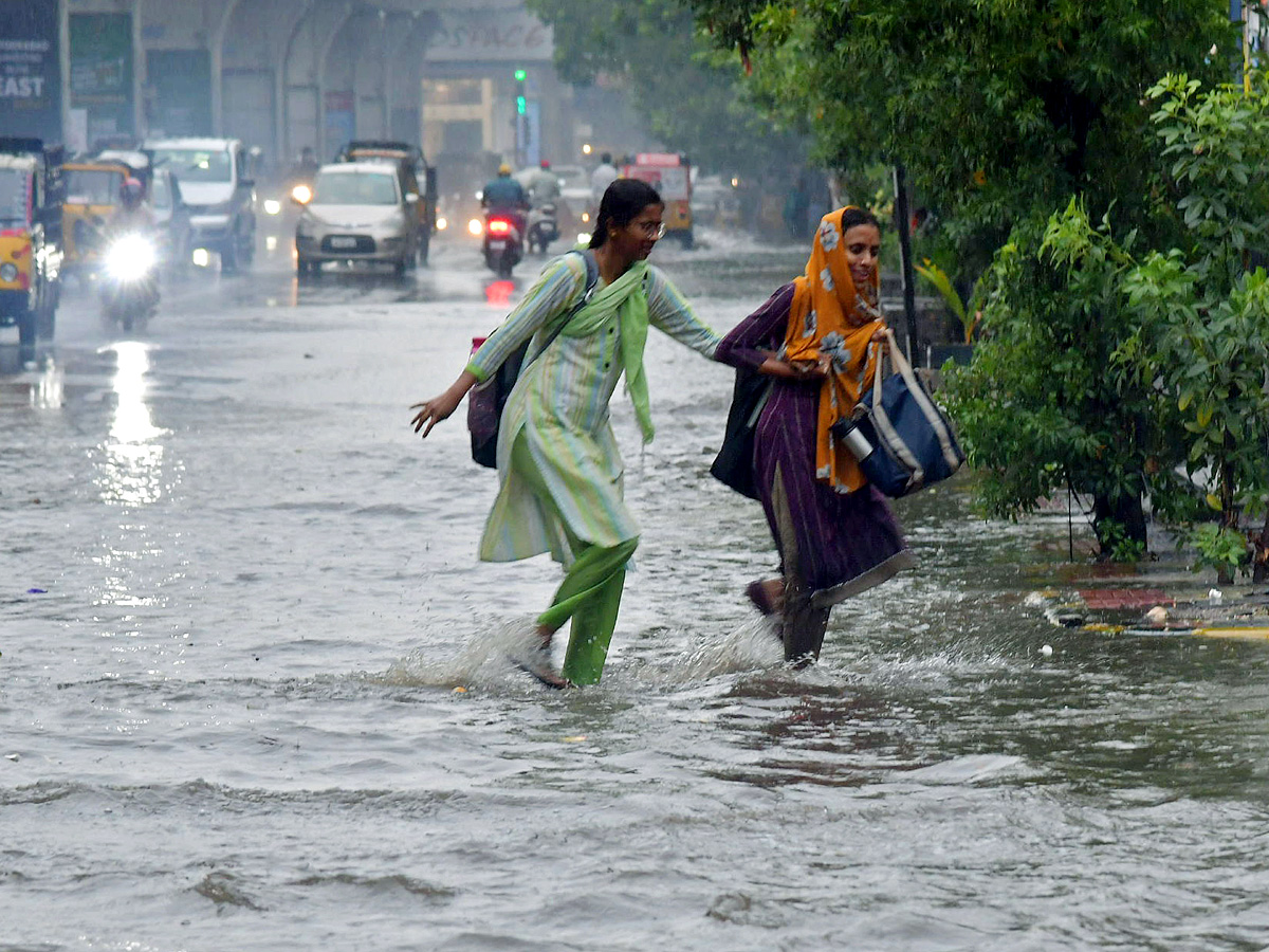 Heavy rains lash Hyderabad Photos22