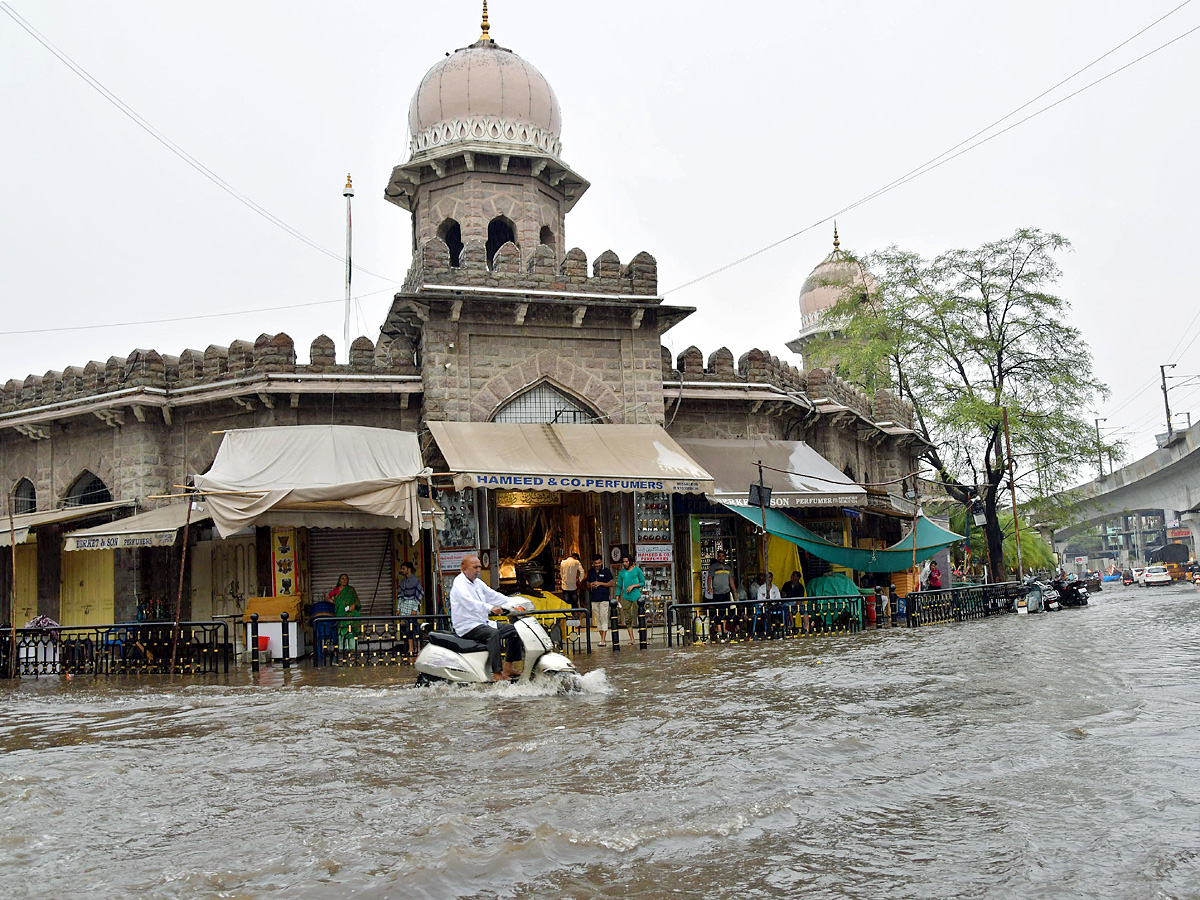 Heavy rains lash Hyderabad Photos25