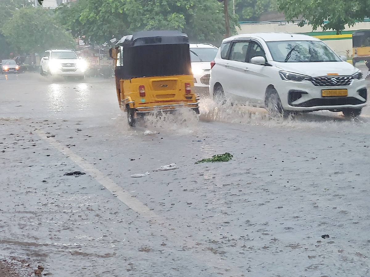 Heavy rains lash Hyderabad Photos26