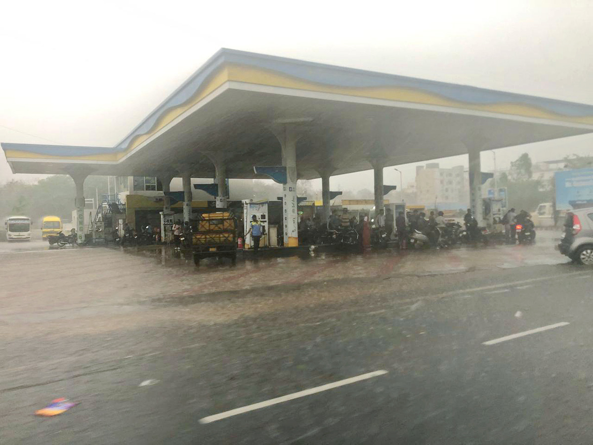 Heavy rains lash Hyderabad Photos29