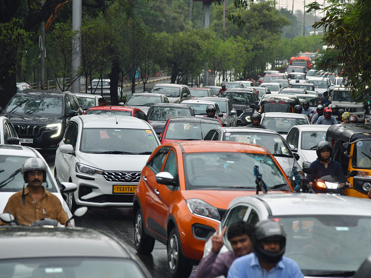 Heavy rains lash Hyderabad Photos30