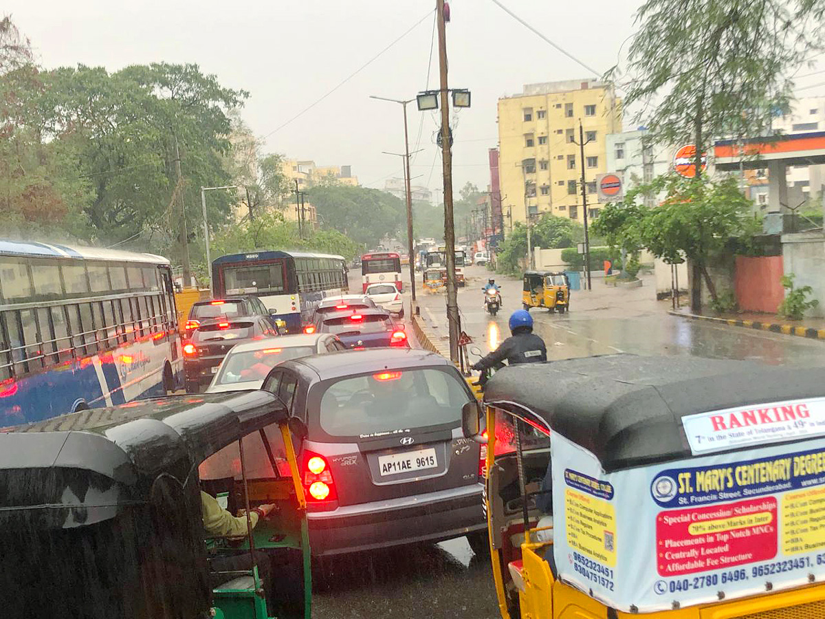 Heavy rains lash Hyderabad Photos33