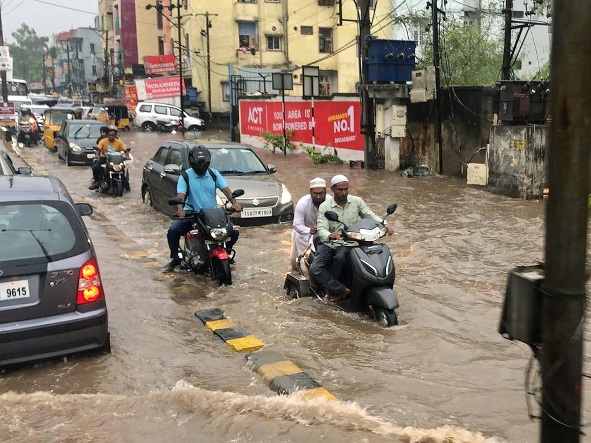 Heavy rains lash Hyderabad Photos35