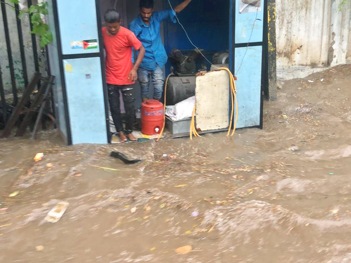 Heavy rains lash Hyderabad Photos36