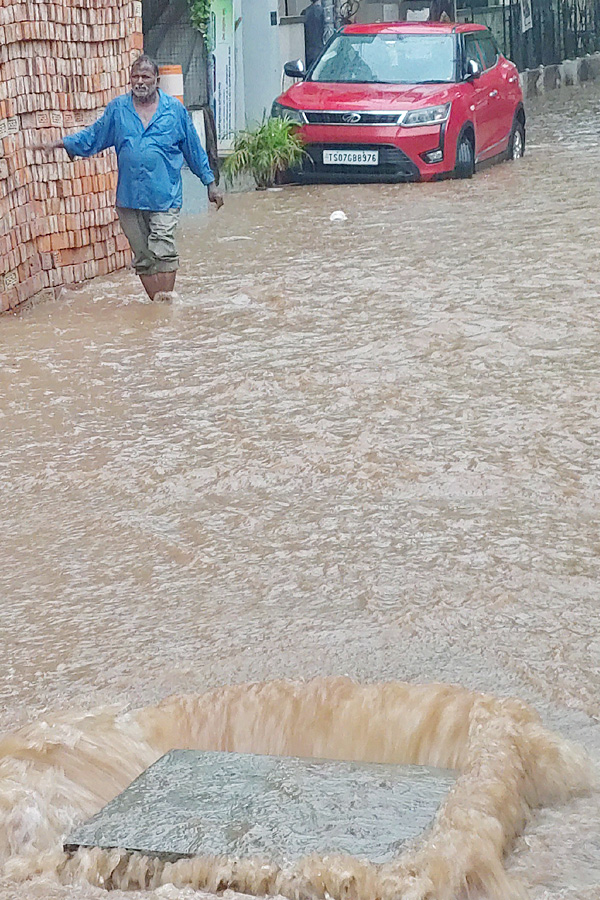 Heavy rains lash Hyderabad Photos39