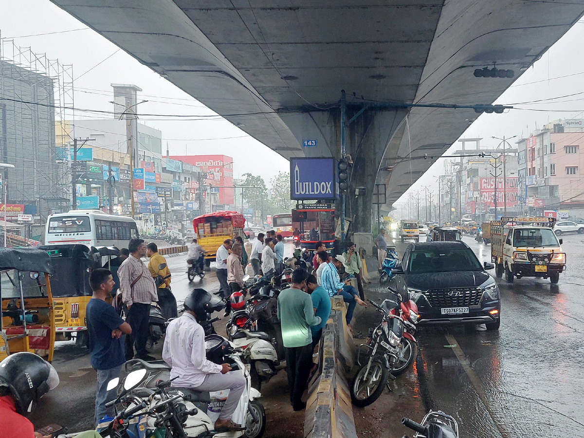 Heavy rains lash Hyderabad Photos40