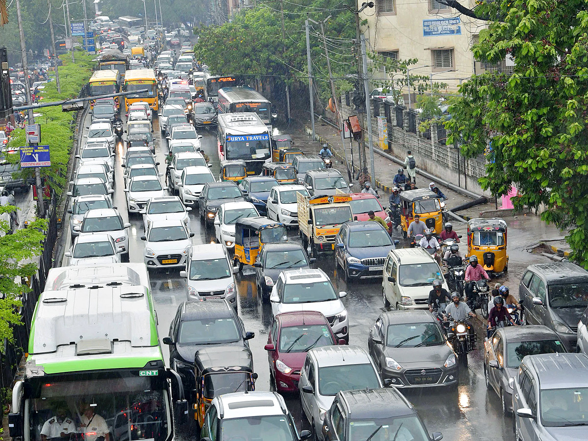 Heavy rains lash Hyderabad Photos5