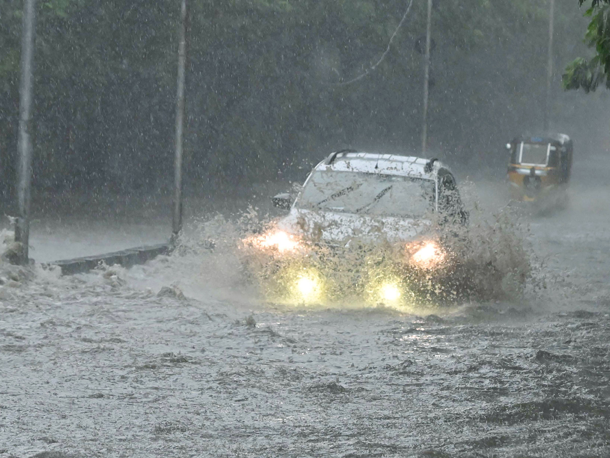 Heavy rains lash Hyderabad Photos42