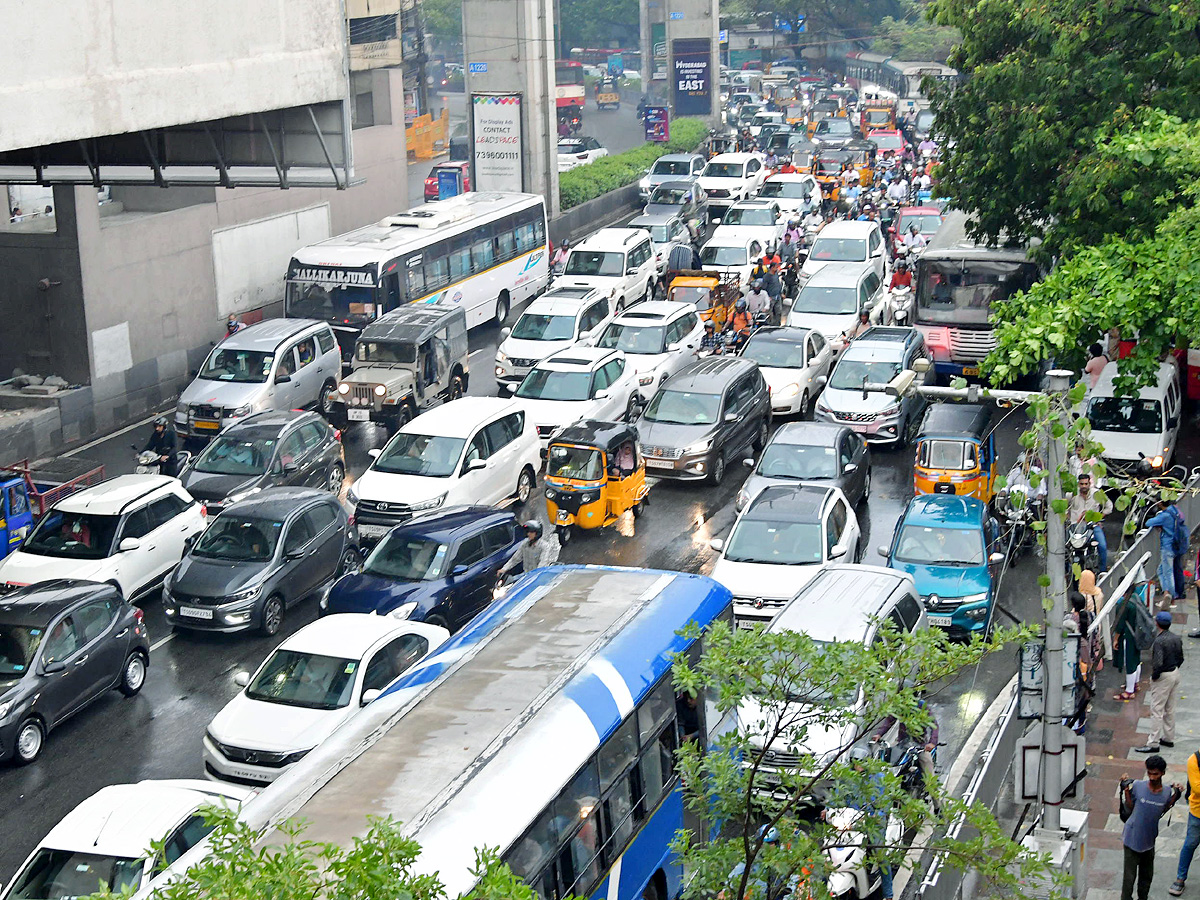 Heavy rains lash Hyderabad Photos7