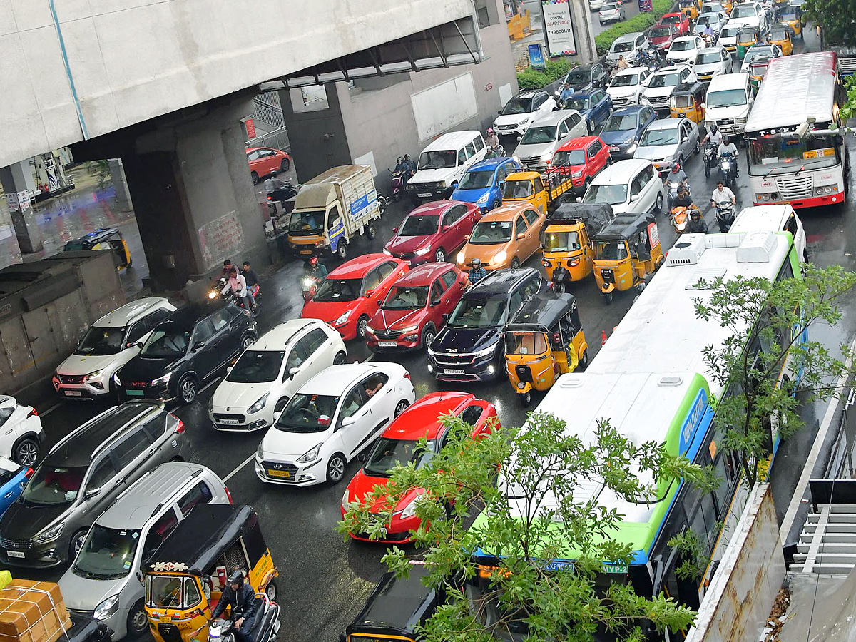 Heavy rains lash Hyderabad Photos8