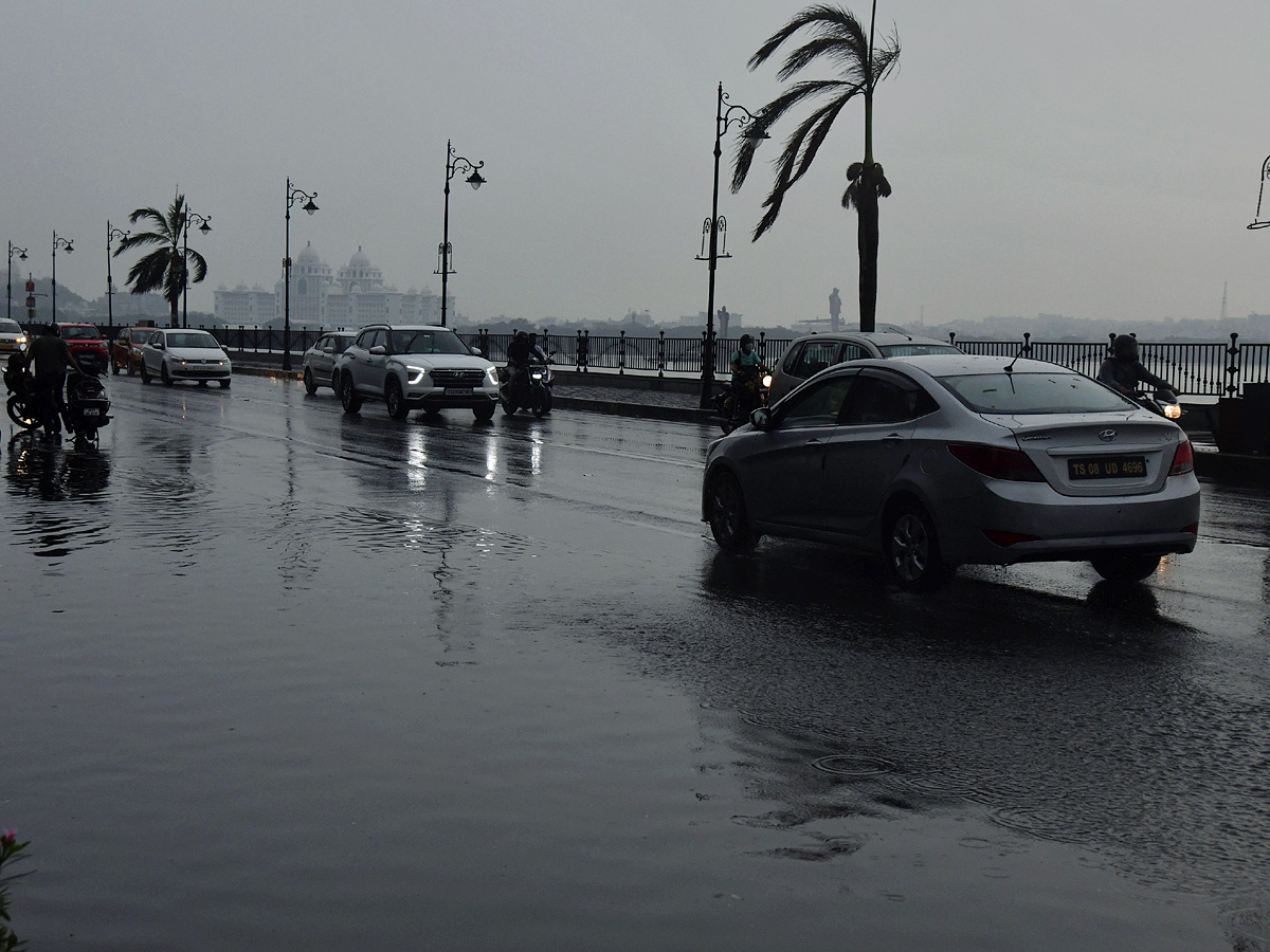 Heavy rains lash Hyderabad Photos10