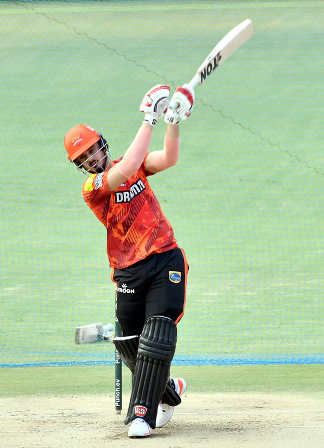 Special Photos: SRH And GT Players Net Practice At Uppal Stadium19