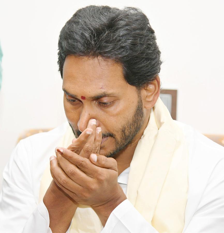 Vedic Scholars Give Blessings To CM Jagan Photos4