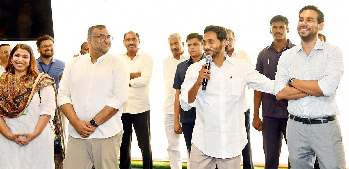 ys jagan ap cm ys jagan meet ipac team 10