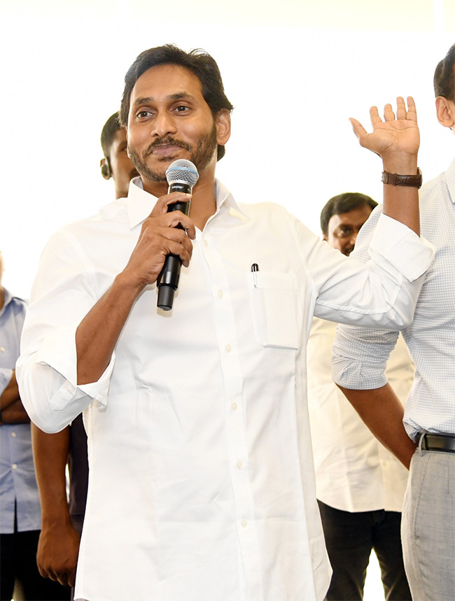 ys jagan ap cm ys jagan meet ipac team 11