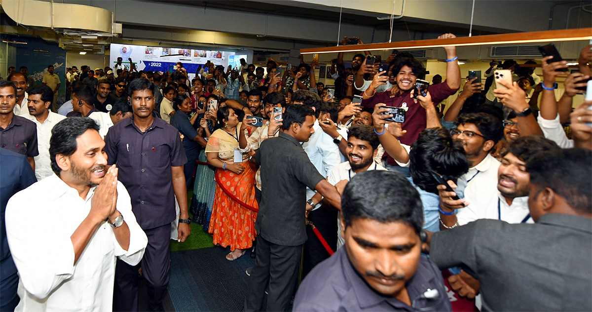 ys jagan ap cm ys jagan meet ipac team 3