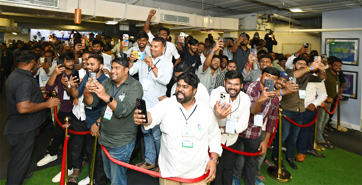 ys jagan ap cm ys jagan meet ipac team 5