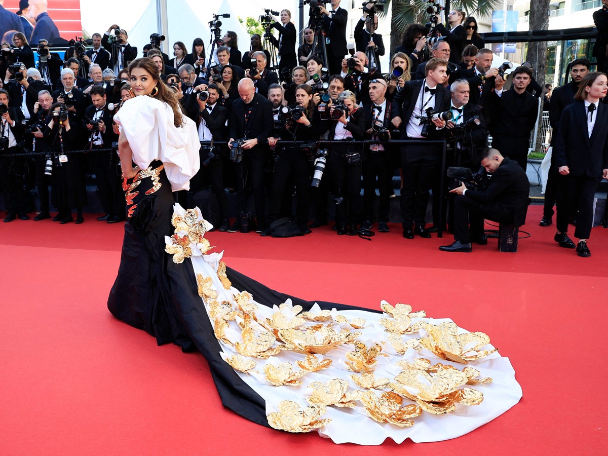 Bollywood Beauty Aishwarya Rai Bachchan At 77th Cannes Film Festival Photos Viral13