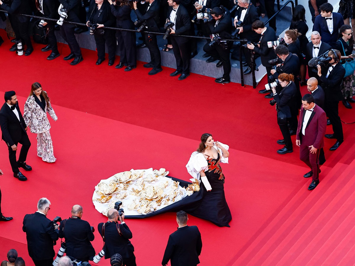 Bollywood Beauty Aishwarya Rai Bachchan At 77th Cannes Film Festival Photos Viral21