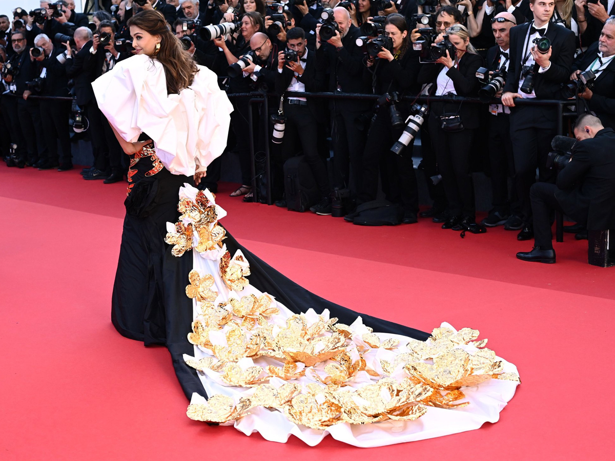 Bollywood Beauty Aishwarya Rai Bachchan At 77th Cannes Film Festival Photos Viral7