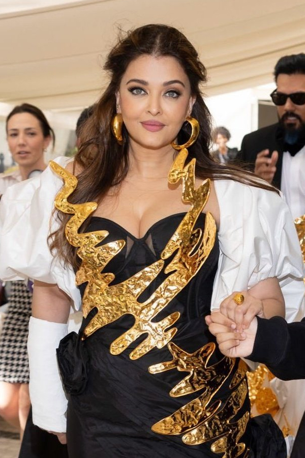 Bollywood Beauty Aishwarya Rai Bachchan At 77th Cannes Film Festival Photos Viral8