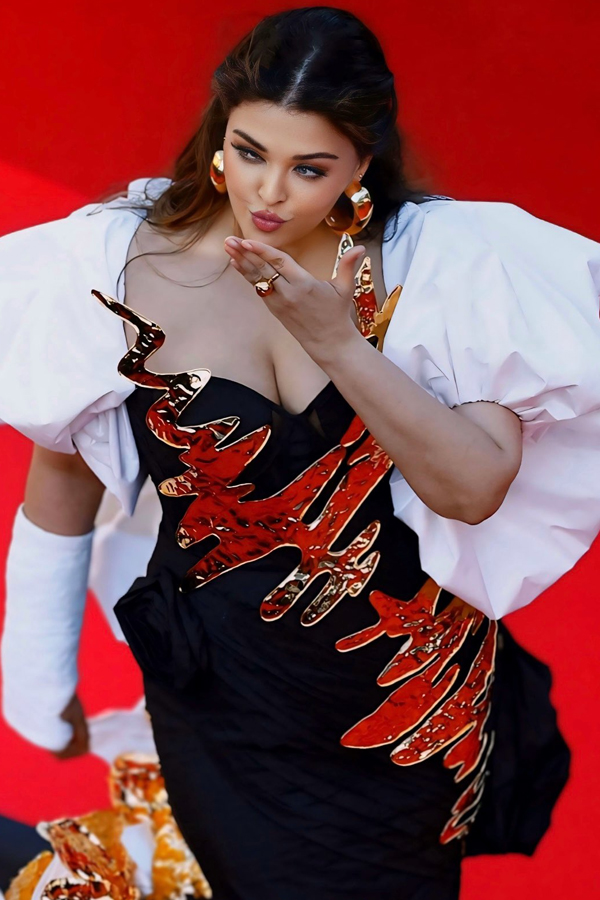 Bollywood Beauty Aishwarya Rai Bachchan At 77th Cannes Film Festival Photos Viral9