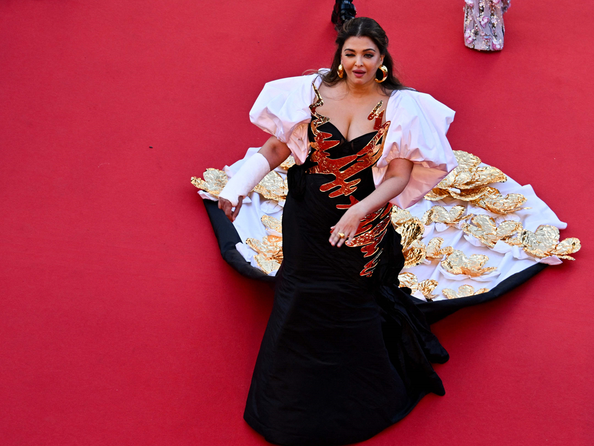 Bollywood Beauty Aishwarya Rai Bachchan At 77th Cannes Film Festival Photos Viral10