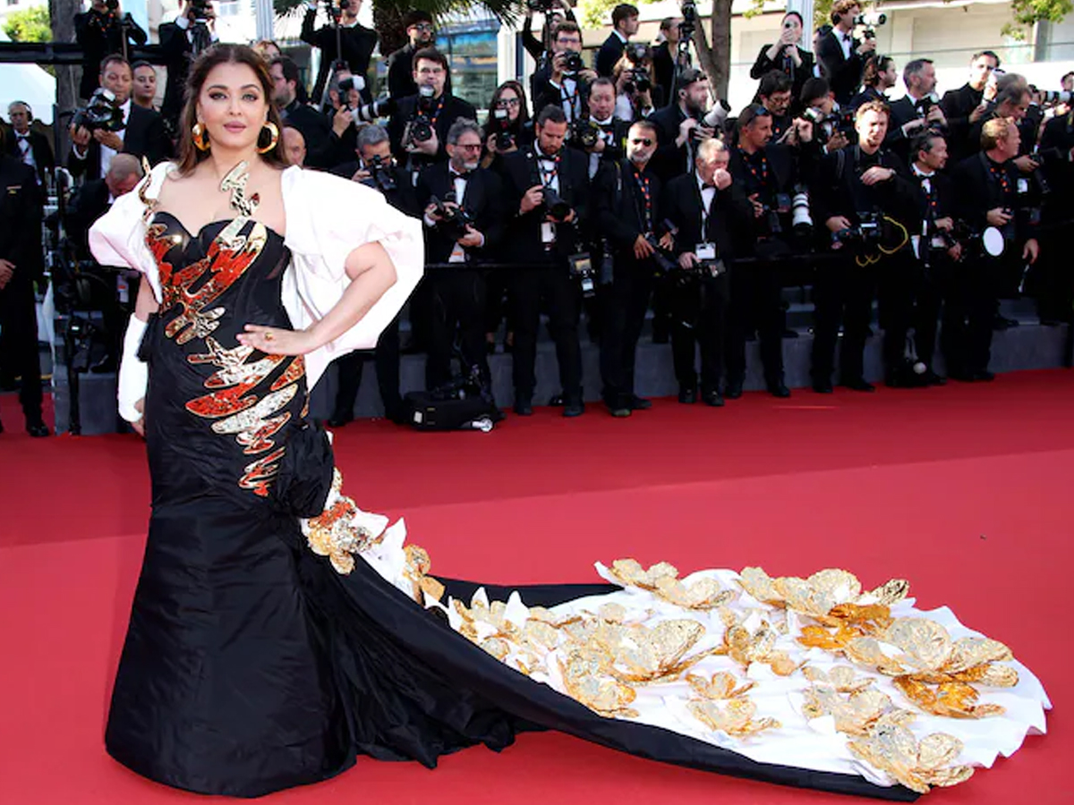 Bollywood Beauty Aishwarya Rai Bachchan At 77th Cannes Film Festival Photos Viral11