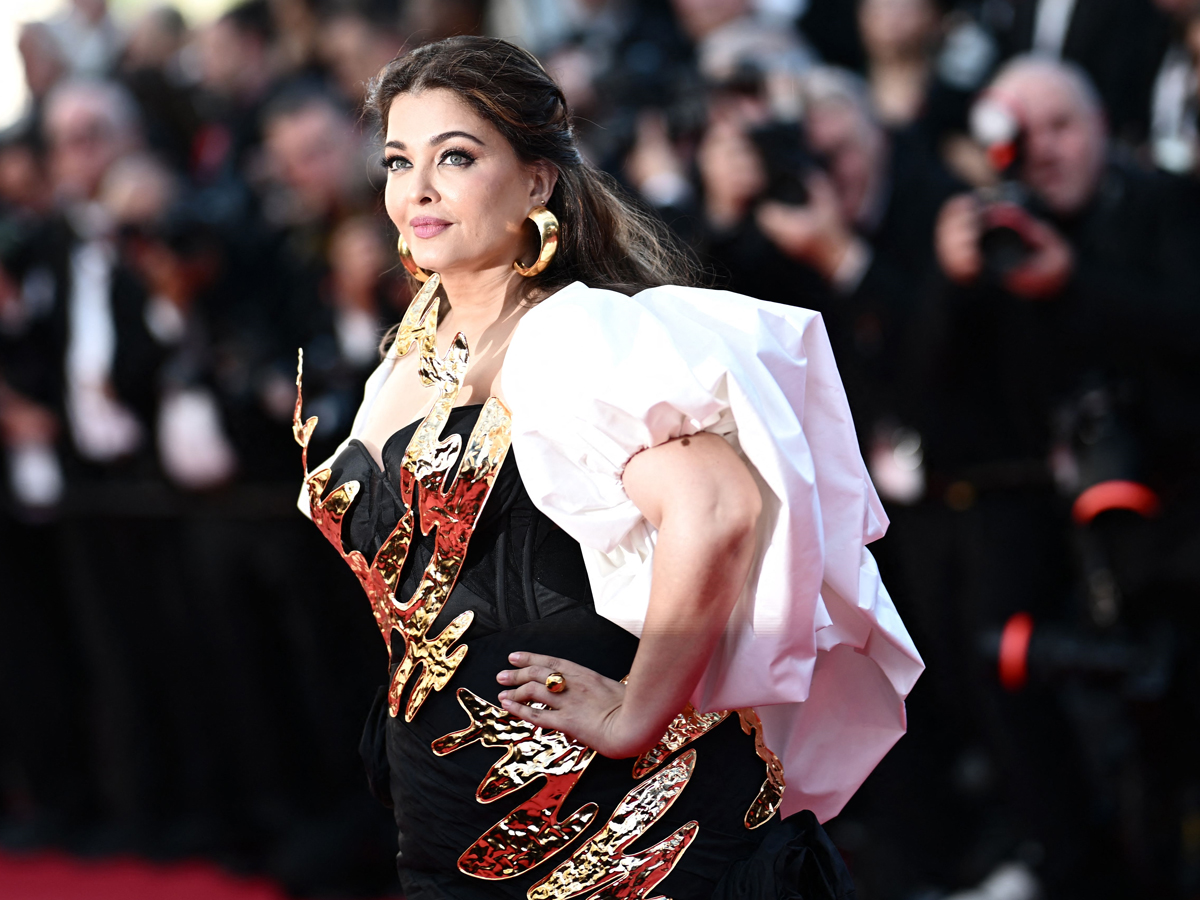 Bollywood Beauty Aishwarya Rai Bachchan At 77th Cannes Film Festival Photos Viral12