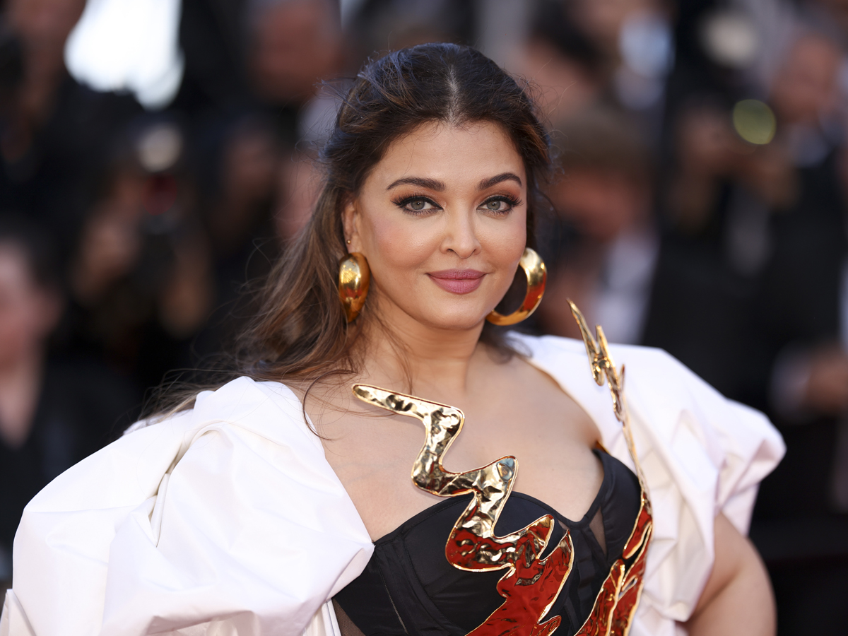 Bollywood Beauty Aishwarya Rai Bachchan At 77th Cannes Film Festival Photos Viral2