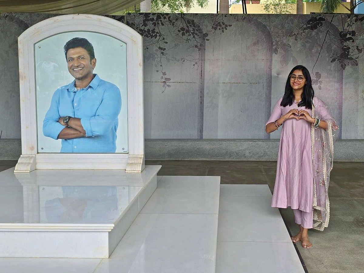 Sangeetha Sringeri celebrates birthday with a tribute to Late Puneeth Rajkumar Photos5