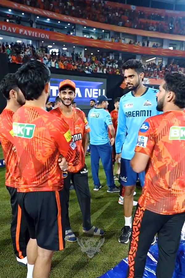 Shubman Gill Meets Abhishek Sharma Mother And sister after GT vs SRH IPL 2024 Viral Photos5