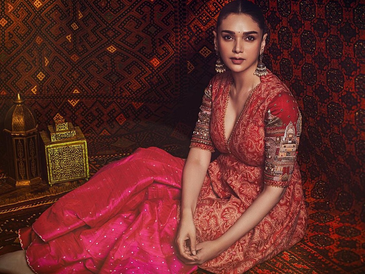 Mesmerizing Looks Of Aditi Rao Hydari Photos Goes Viral18