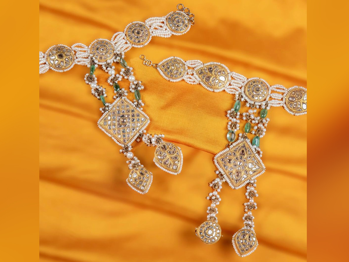 Stunning Jewelery Collection From Heeramandi Web Series Photos Goes Viral12