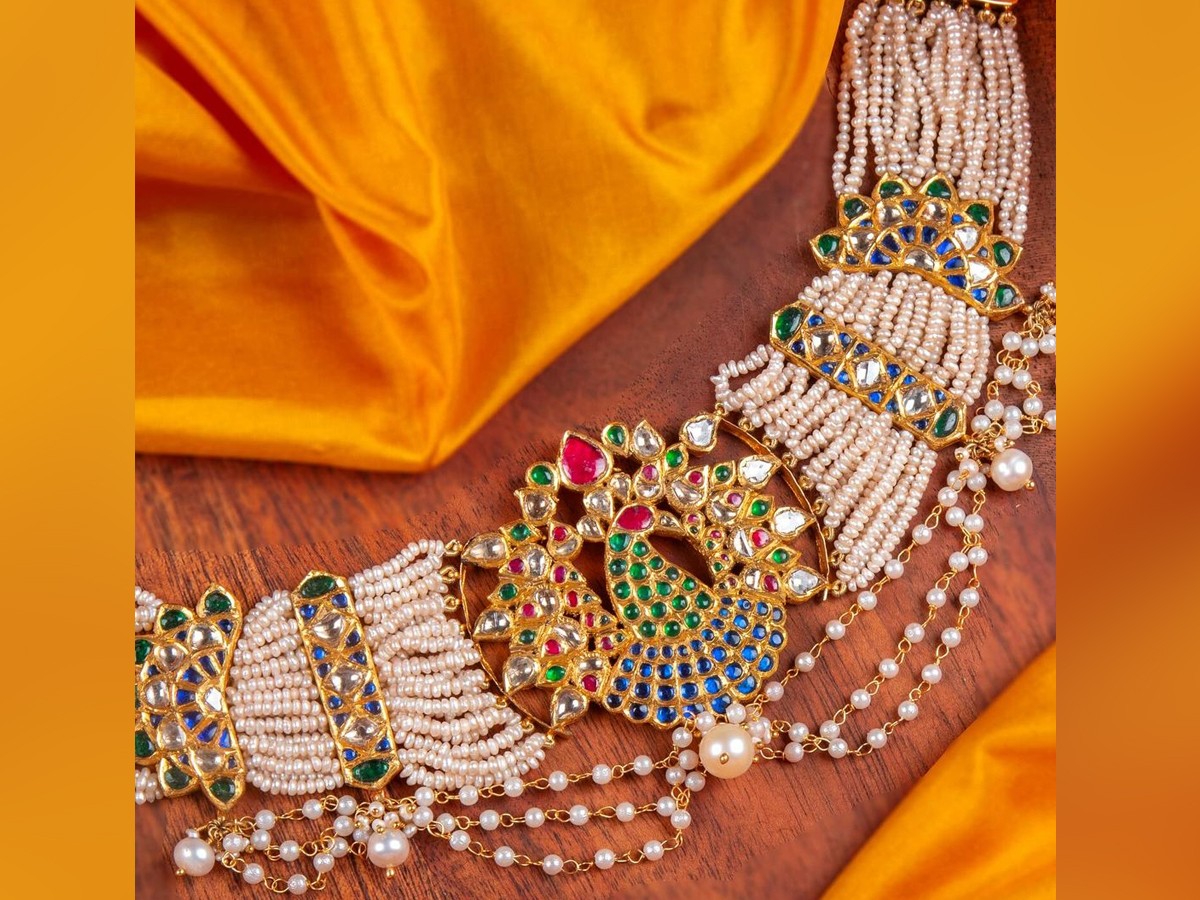 Stunning Jewelery Collection From Heeramandi Web Series Photos Goes Viral13