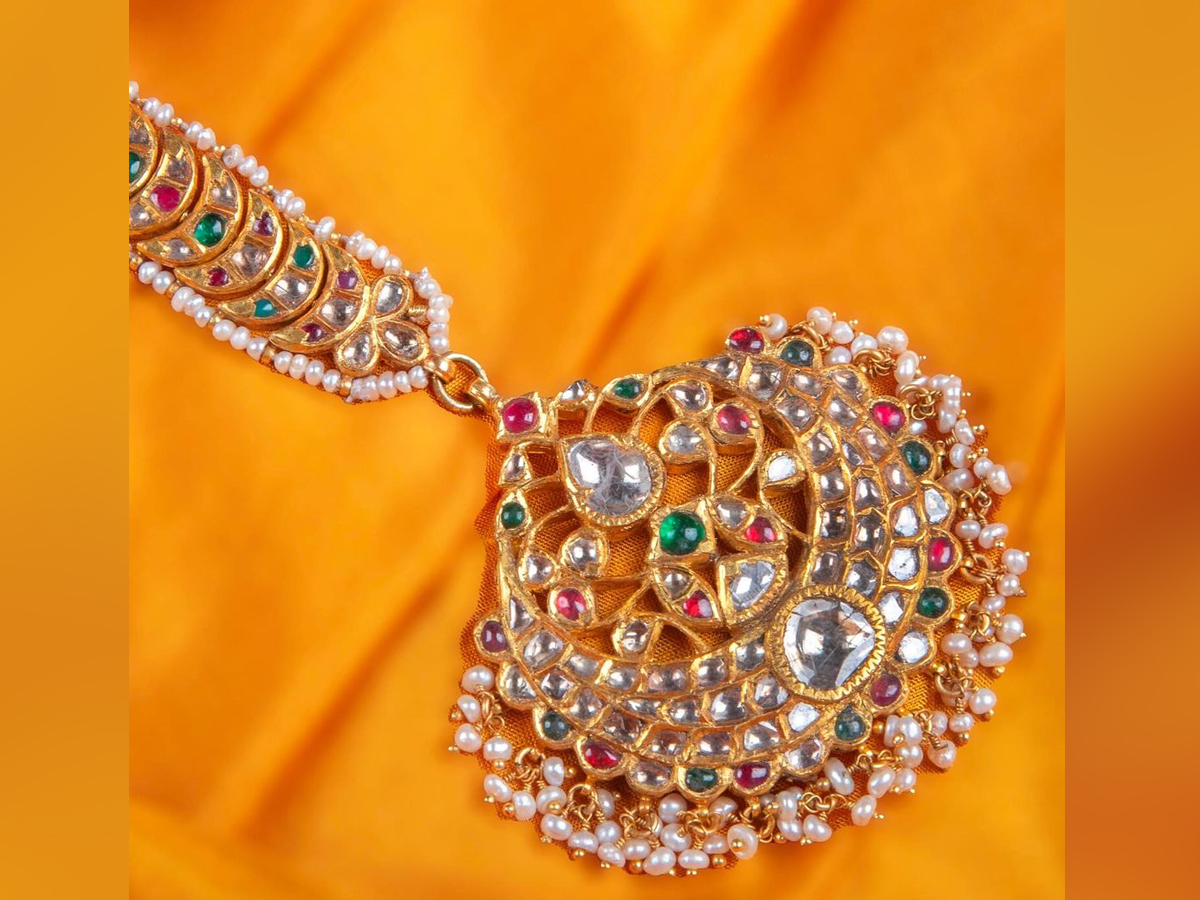 Stunning Jewelery Collection From Heeramandi Web Series Photos Goes Viral20