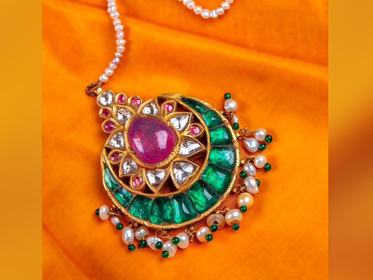 Stunning Jewelery Collection From Heeramandi Web Series Photos Goes Viral3