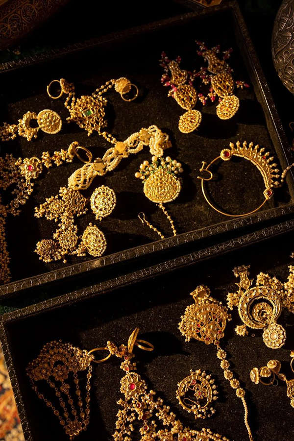 Stunning Jewelery Collection From Heeramandi Web Series Photos Goes Viral22