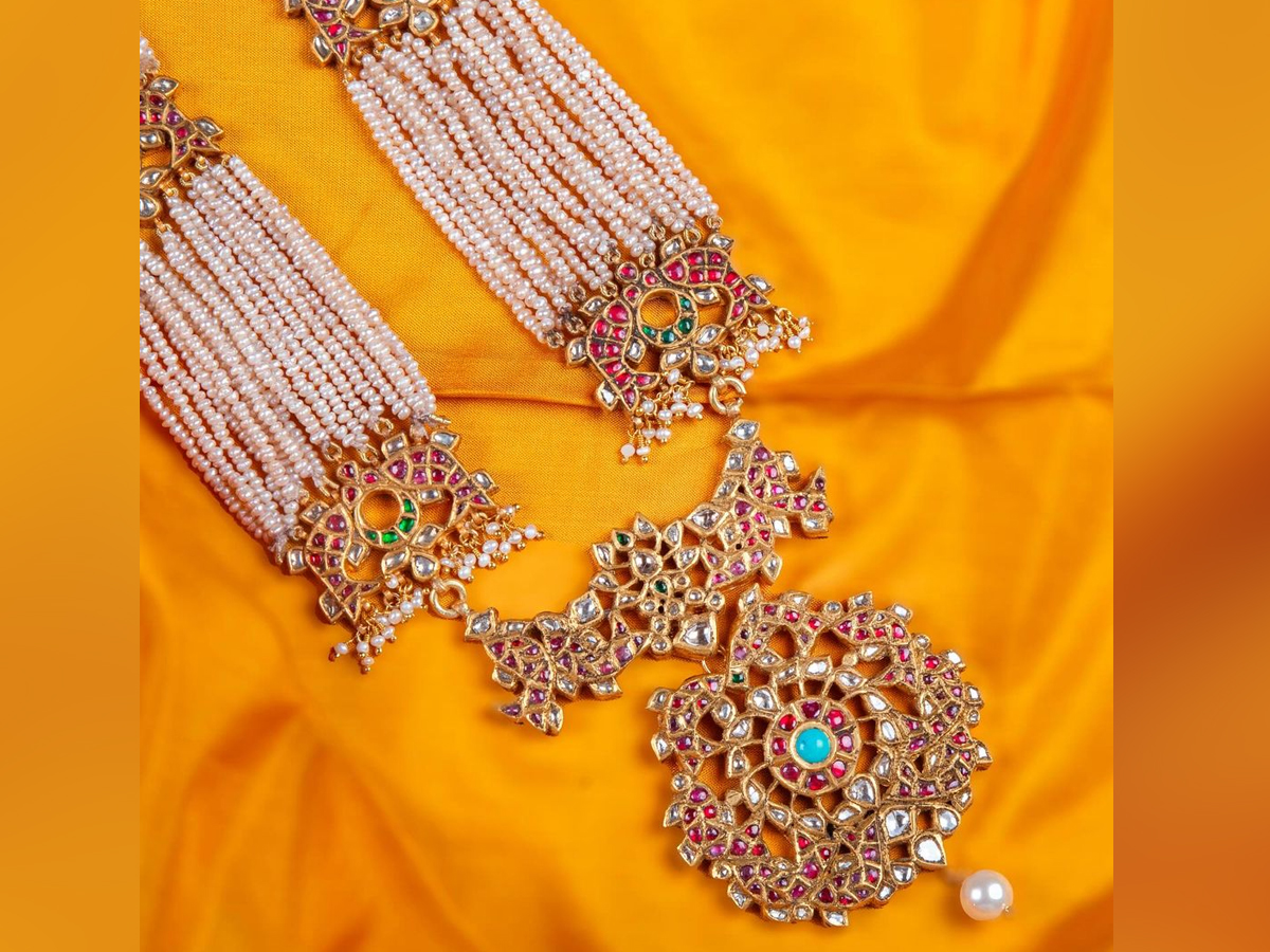 Stunning Jewelery Collection From Heeramandi Web Series Photos Goes Viral4