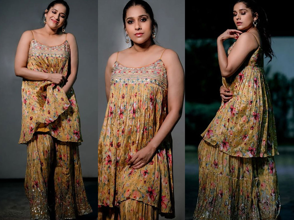 Sudigali Sudheer Birthday: Rashmi Gautam Latest Photos Goes Viral1