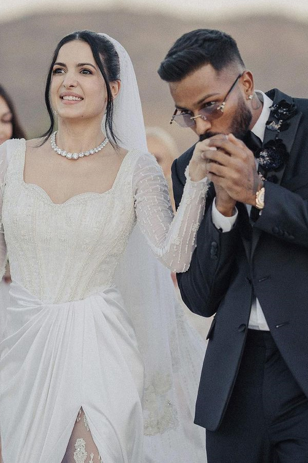 Intresting Facts About Hardik Pandya Wife Natasa Stankovic Photos13