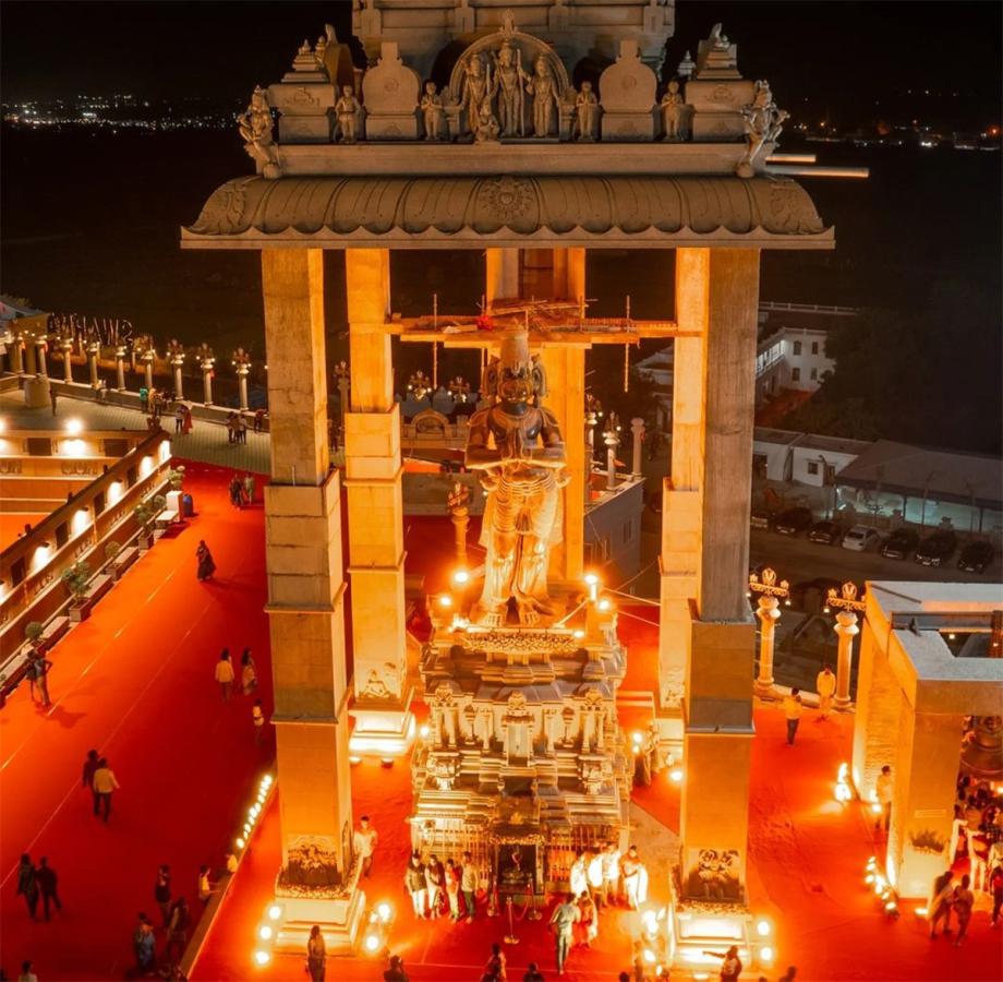 Swarnagiri Temple At Bhuvanagiri Photos15