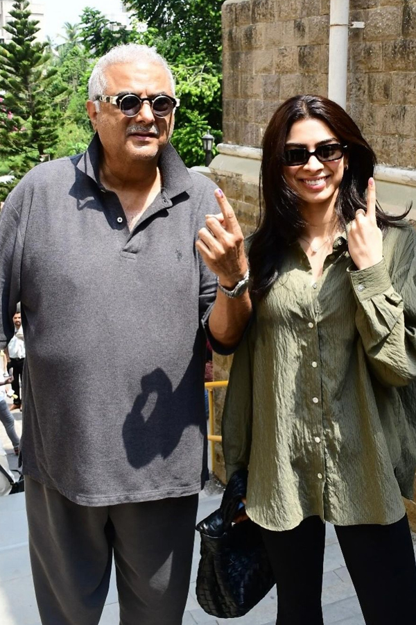 Lok Sabha Elections 2024 Celebrities Cast Their Votes In Mumbai Photos Viral19