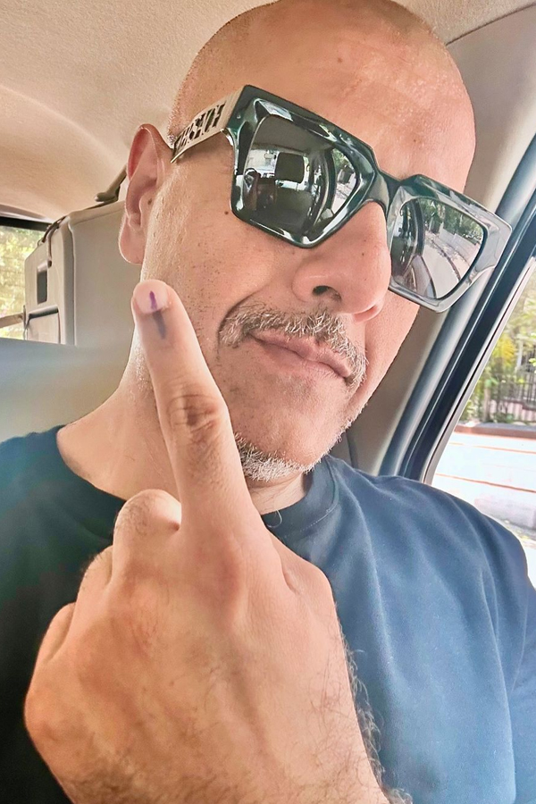 Lok Sabha Elections 2024 Celebrities Cast Their Votes In Mumbai Photos Viral21