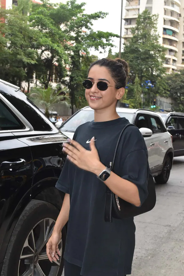 Lok Sabha Elections 2024 Celebrities Cast Their Votes In Mumbai Photos Viral3