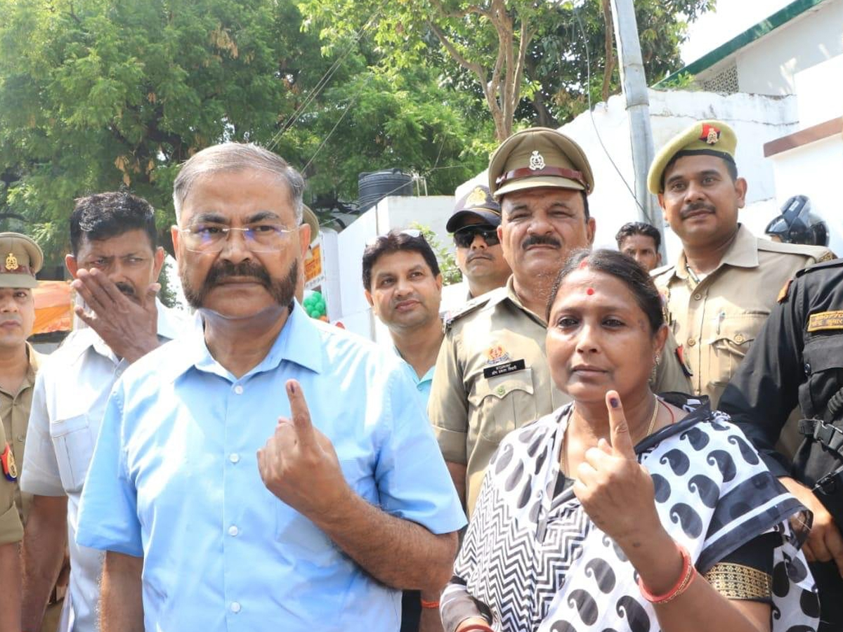 Lok Sabha Elections 2024 Celebrities Cast Their Votes In Mumbai Photos Viral26