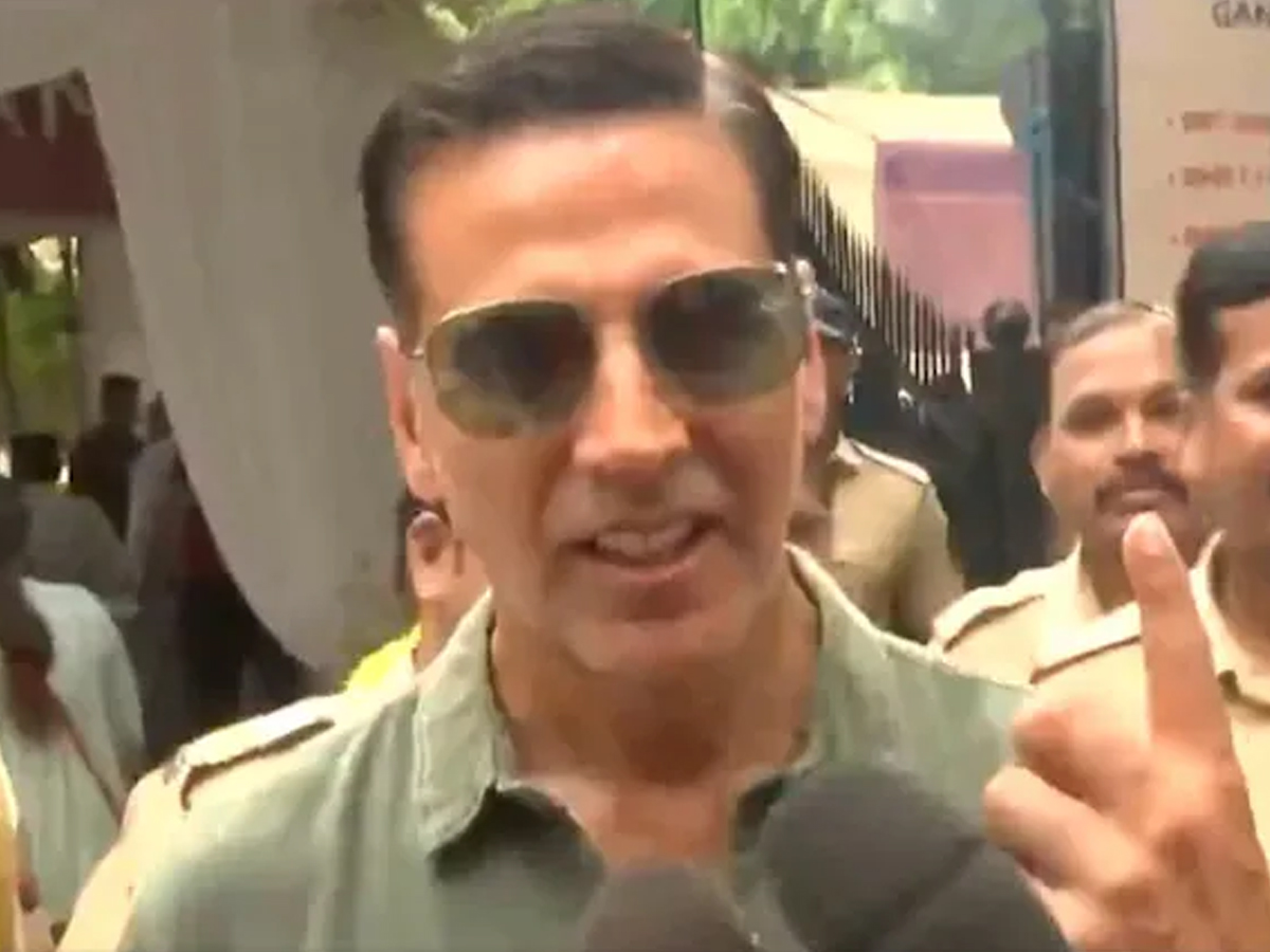 Lok Sabha Elections 2024 Celebrities Cast Their Votes In Mumbai Photos Viral27