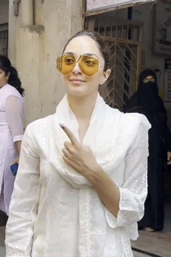 Lok Sabha Elections 2024 Celebrities Cast Their Votes In Mumbai Photos Viral37